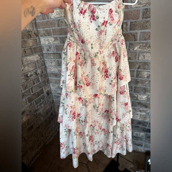 SOFIE THE LABEL
FLORAL CORSET TIERED MIDI
DRESS Size S - Picture 6 of 10